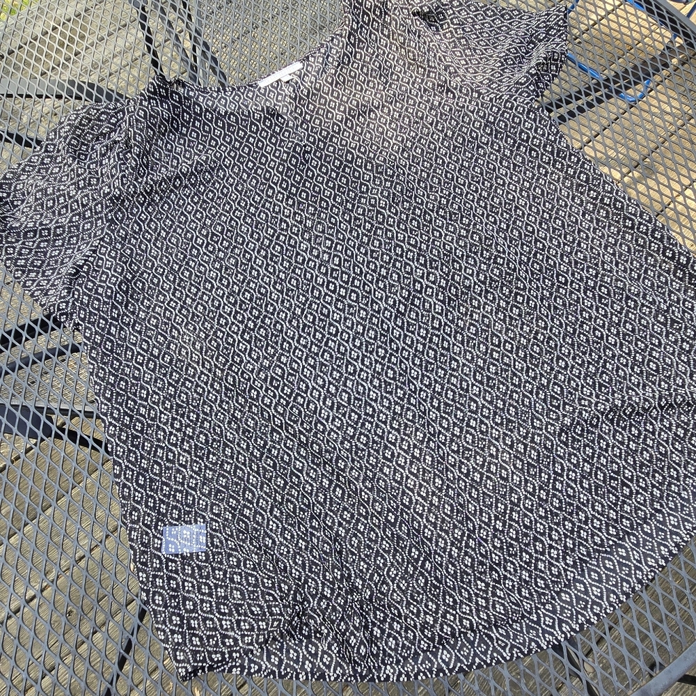 Women's Black and White Patterned Blouse